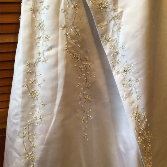 Wedding Dress - Picture 3 of 7